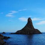 Pantai Cyclops adalah salah satu tempat indah di Sisilia Tur tamasya Taormina.