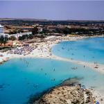 منتجعات قبرص ذات الشواطئ الرملية