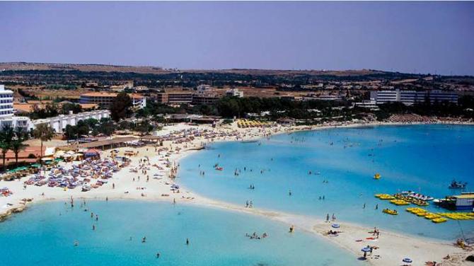 منتجعات قبرص ذات الشواطئ الرملية