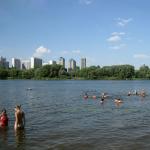 여름에 수영할 수 있는 곳.  모스크바 지역의 해변.  Troparevo 휴양지의 연못